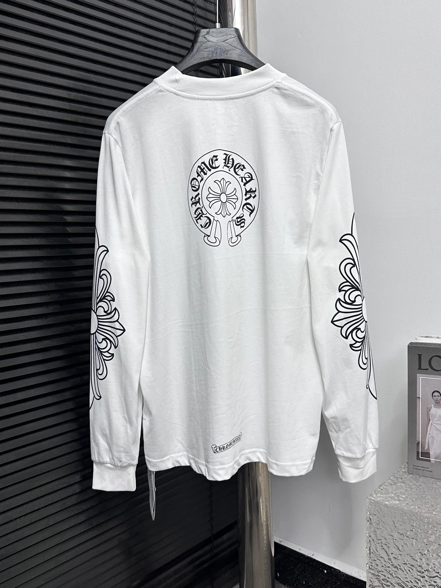 🅿️230 [Come Hearts] Crow Heart Graffiti Letters Limited Sanskrit Printed Long Sleeves, High Weight Threads on Collar and Cuffs, Custom Weaved and Dyed 280g Double Yarn Pure Cotton Fabric, Washed Anti-Counterfeiting Tags and other auxiliary labels are all correct versions, super conspicuous, super pretty, super stylish, same style for men and women! The overall upper body highlights fashion and individuality, and when worn together by a couple, it is a recommended T-shirt by the Street Ace!! Same style for men and women Size: XS-L